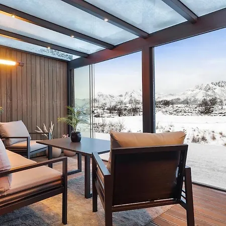Lofoten Cabin, Glass Winter Garden, Sea-View Jacuzzi *