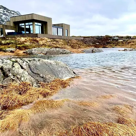 Lofoten Cabin, Glass Winter Garden, Sea-View Jacuzzi