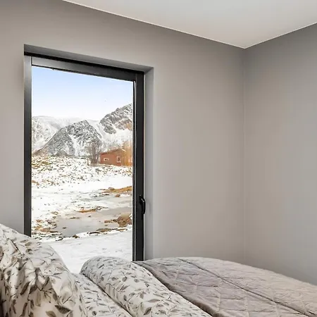 Lofoten Cabin, Glass Winter Garden, Sea-View Jacuzzi Дом отдыха *