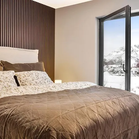 Lofoten Cabin, Glass Winter Garden, Sea-View Jacuzzi *