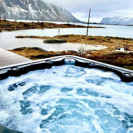 Lofoten Cabin, Glass Winter Garden, Sea-View Jacuzzi * Lyngvaeret