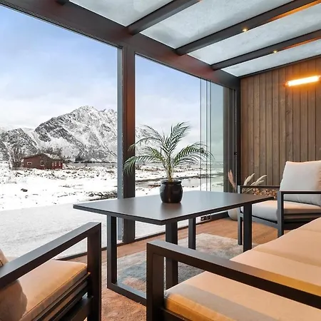 Lofoten Cabin, Glass Winter Garden, Sea-View Jacuzzi Дом отдыха *