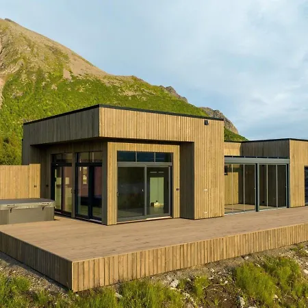 Lofoten Cabin, Glass Winter Garden, Sea-view Jacuzzi *